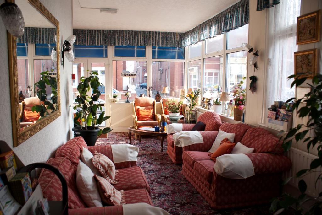The Highfield Private Hotel Blackpool Exteriör bild