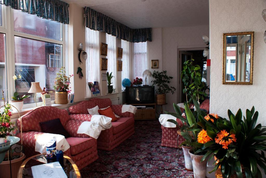 The Highfield Private Hotel Blackpool Exteriör bild