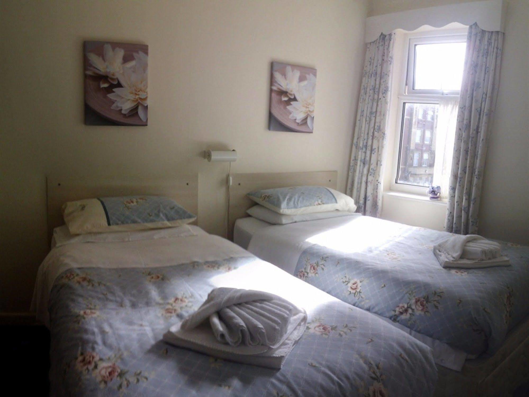 The Highfield Private Hotel Blackpool Exteriör bild