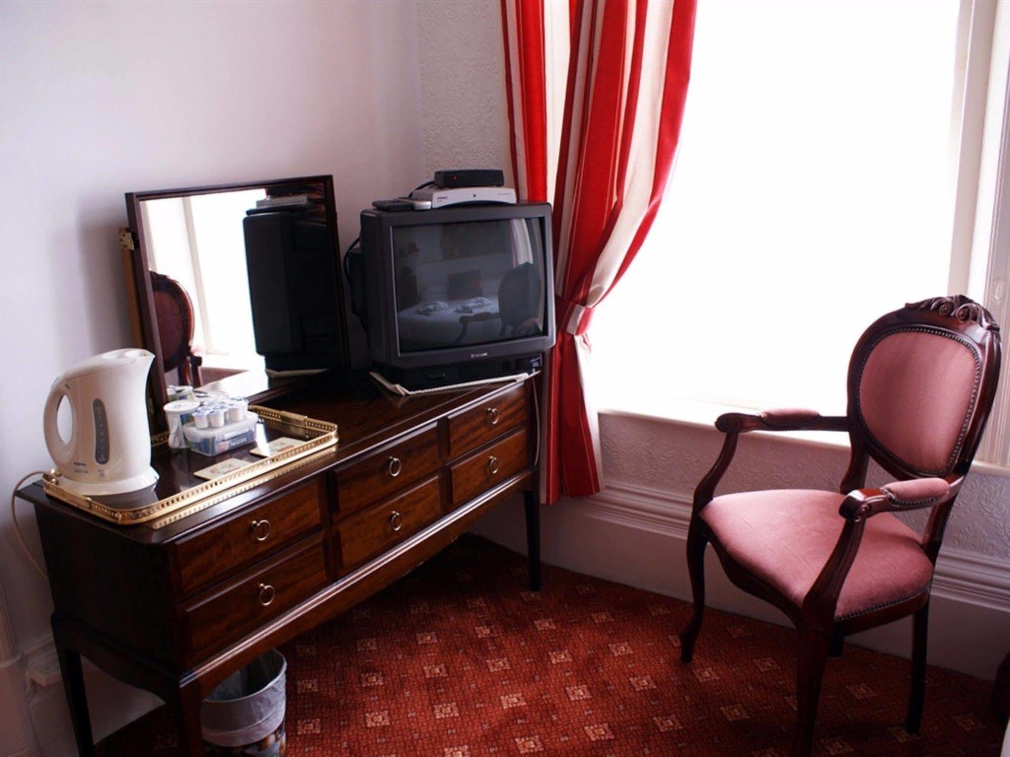 The Highfield Private Hotel Blackpool Exteriör bild