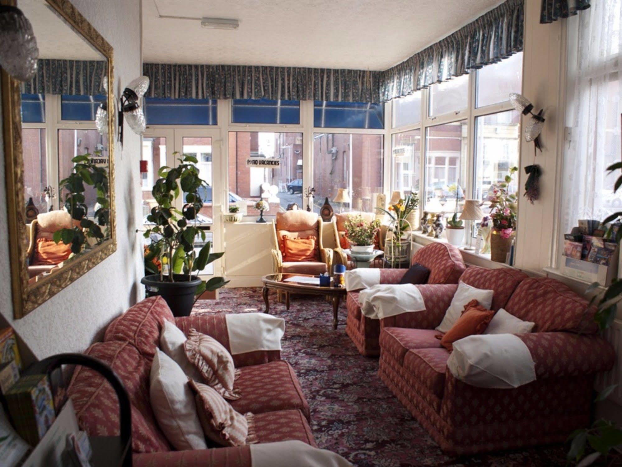 The Highfield Private Hotel Blackpool Exteriör bild