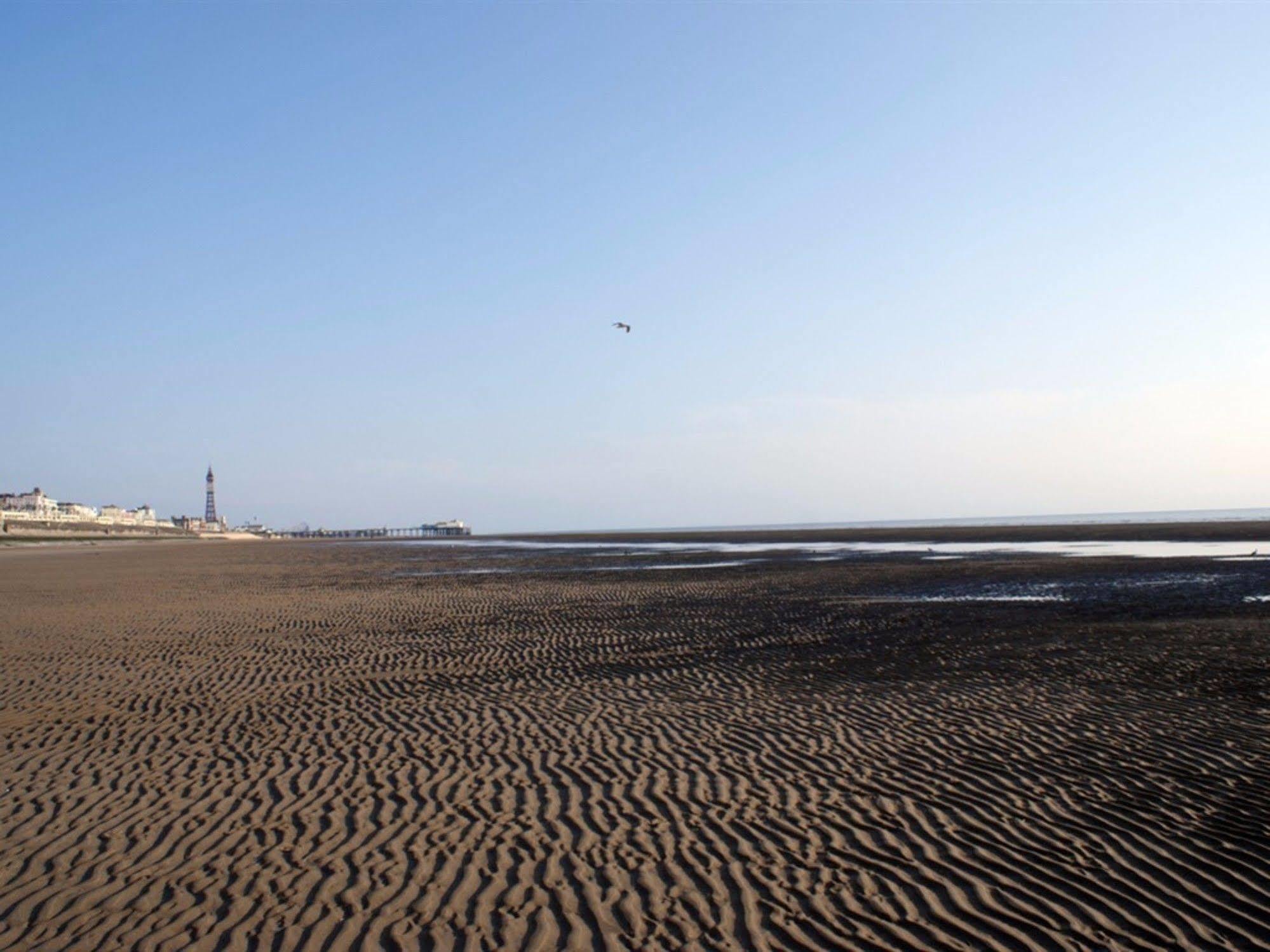 The Highfield Private Hotel Blackpool Exteriör bild