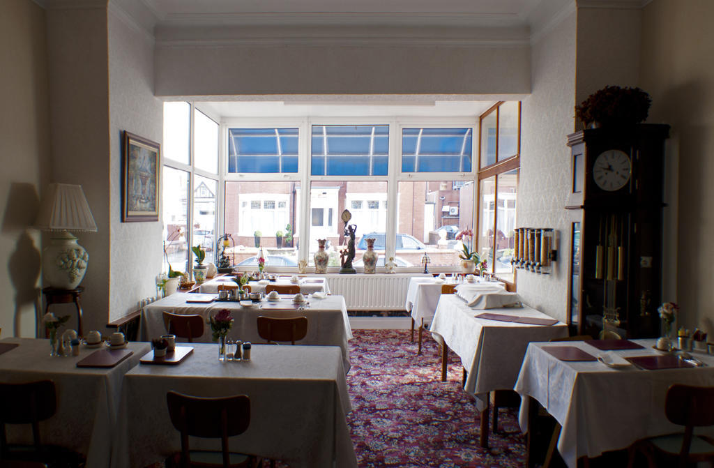 The Highfield Private Hotel Blackpool Exteriör bild
